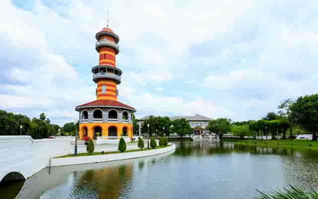 不是人行横道要礼让行人么(行车中对不走人行横道的行人可以礼让)