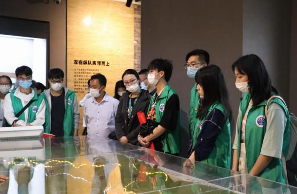 红色资源“活”教材，三项举措促发展  ——法学院党建工作站走进泸定桥纪念地   